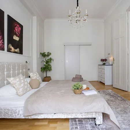 Timeless Elegant By Opera House *