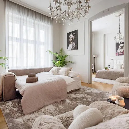 Timeless Elegant By Opera House Apartman *