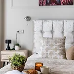 Timeless Elegant By Opera House Apartmán