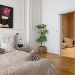 Timeless Elegant By Opera House *