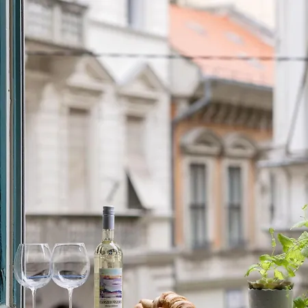 Timeless Elegant By Opera House Appartement