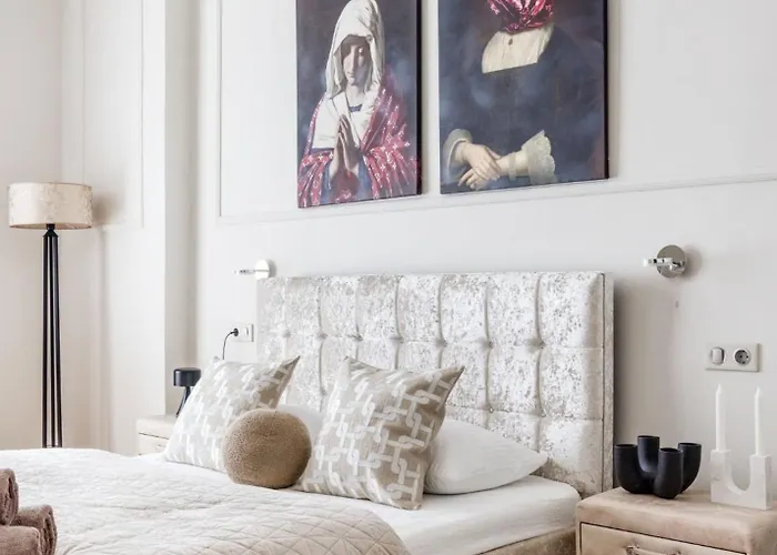 Timeless Elegant By Opera House *