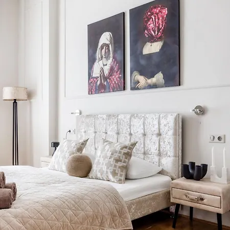 Timeless Elegant By Opera House *