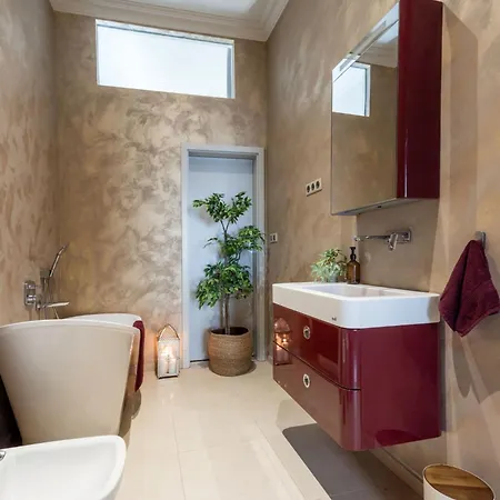 Timeless Elegant By Opera House *