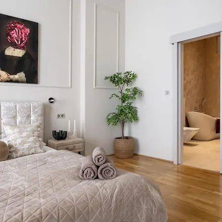 Timeless Elegant By Opera House *