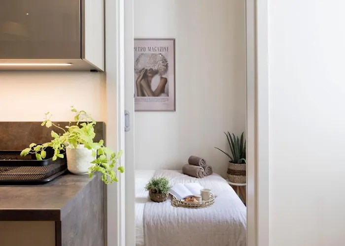 Timeless Elegant By Opera House Apartment Budapest
