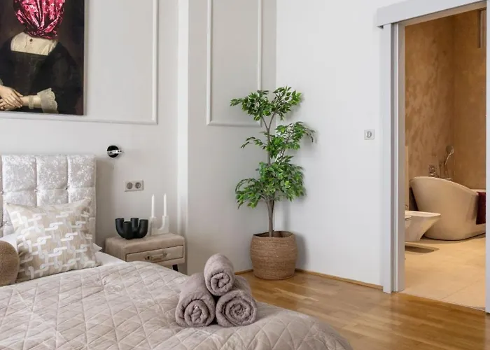 Timeless Elegant By Opera House *